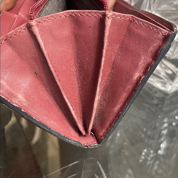 Gucci Metallic Mauve Embossed Wallet - Picture 9 of 10